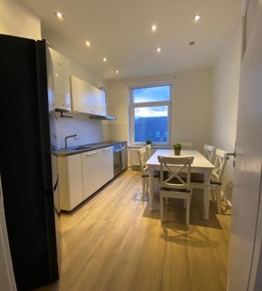 Schöne Wohnung in charmanter Stadtvilla Messenähe