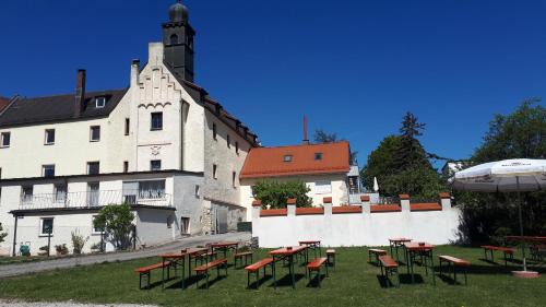 Schloss Weichs zu Regensburg mit 2Schlafzimmer Parkplatz Internet 75qm Zentrum