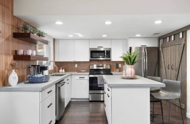 Scottsdale Oasis: Modern Townhouse w/Pool & BBQ