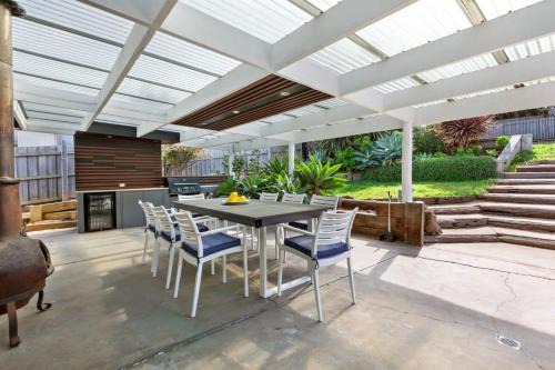 Sea Breeze Coastal Beach House Pet Friendly