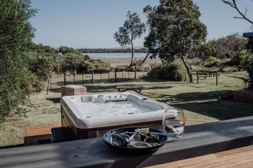 Sea Breeze Freycinet - Hot Tub