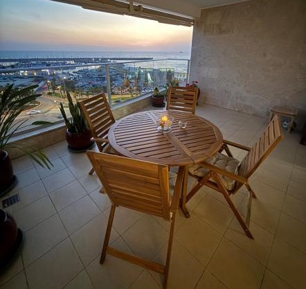 Sea Breeze - Modern Marina Stay