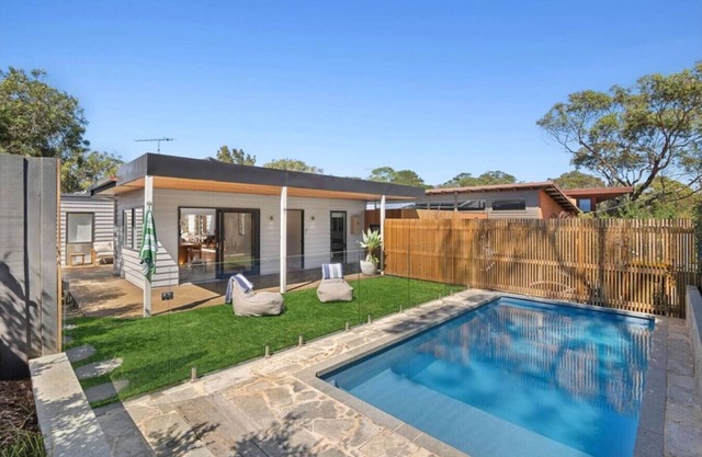 Sea Breeze Pool House - Jan Juc