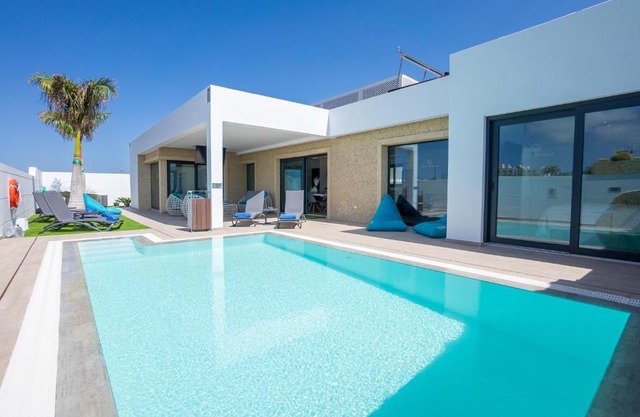 Sea Breeze Villas Lapa and Claca