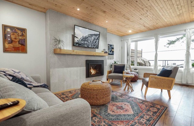 Sea,Sunrises,Sauna | Oceanfront Stylish Retreat