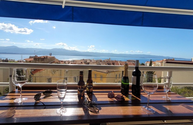 Sea view AJACCIO gulf, hyper center, fiber, private parking, elevator.