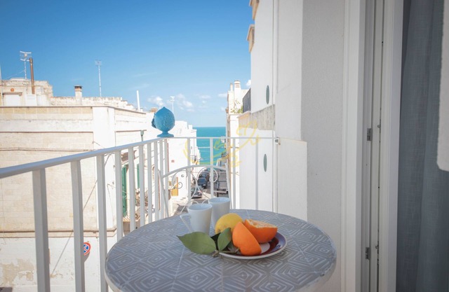 Sea view apartment, close to restaurants and shops in the heart of Polignano.