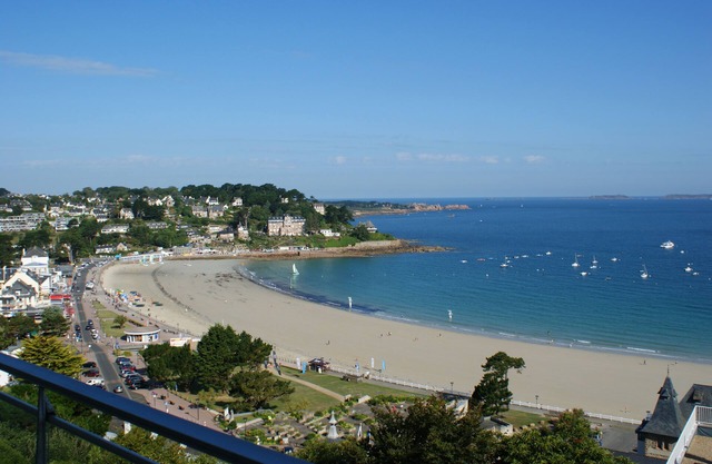 Sea view apartment overlooking the main beach of Perros-Guirec