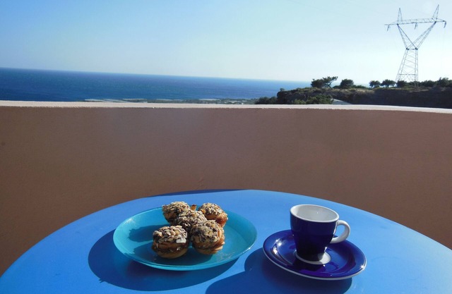 Sea view, close to the beach, well-kept, cozy, newly furnished and renovated