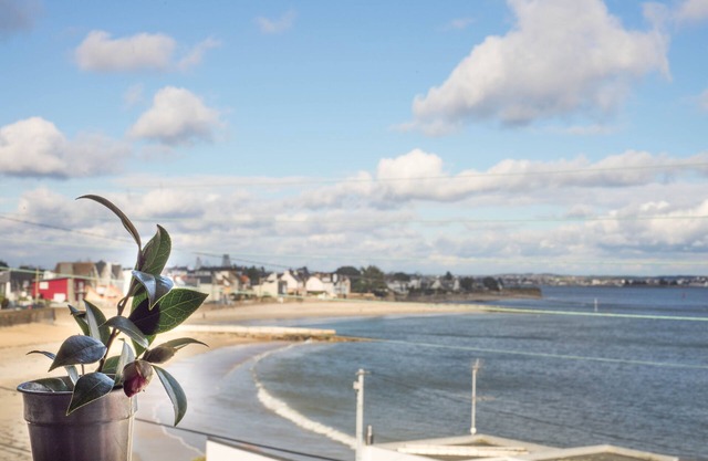 Sea view Larmor-Plage apartment by the sea