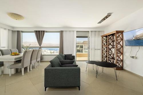 Sea View Penthouse Near the Beach by Sea N' Rent