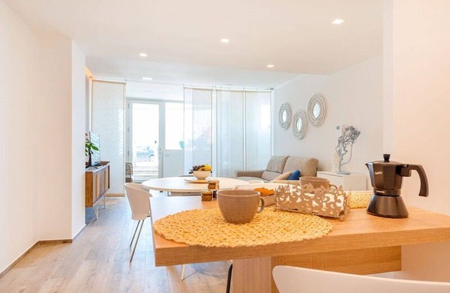 Sea view residence strategically positioned