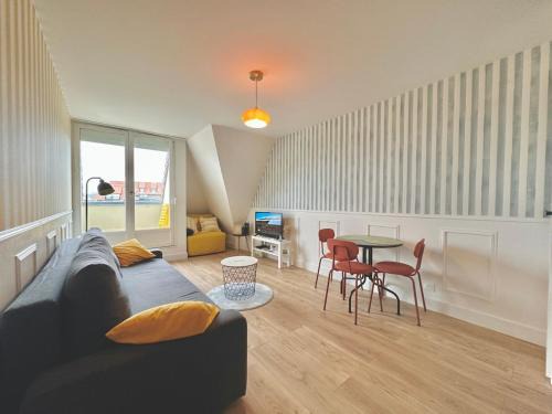 Sea view Studio, fully-equipped, TV & WiFi