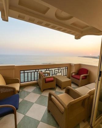 Sea View three bed room High Floor fully AC free WI-FI and parking for familes only