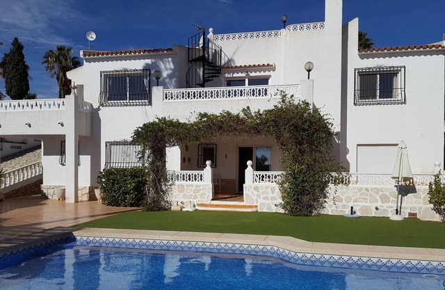 Sea view Villa for 10 guests in L'Alfas del pi between Altea and Benidorm