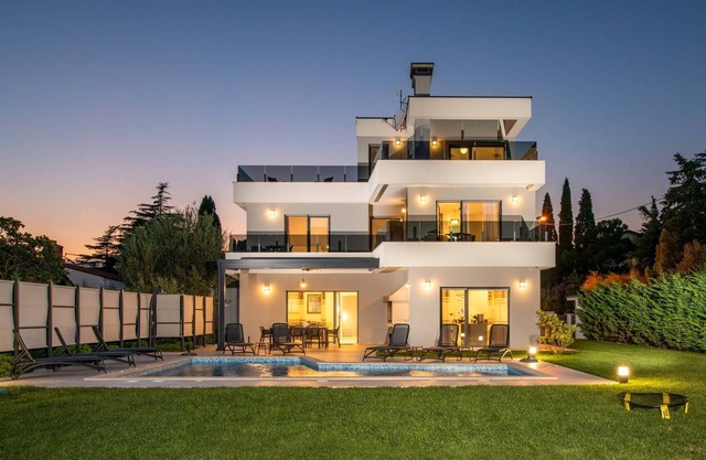 Sea view Villa near the beach with Pool and Garden (2018)
