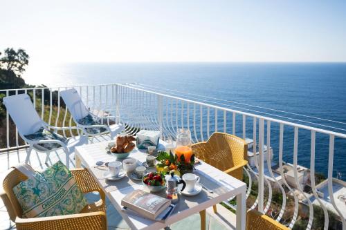 Sea Whisper Home -Sunset, Sea, Easy Stay, Shops