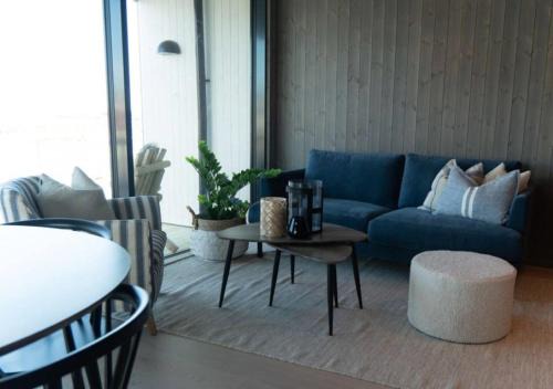 Seafront apartment Henningsvær