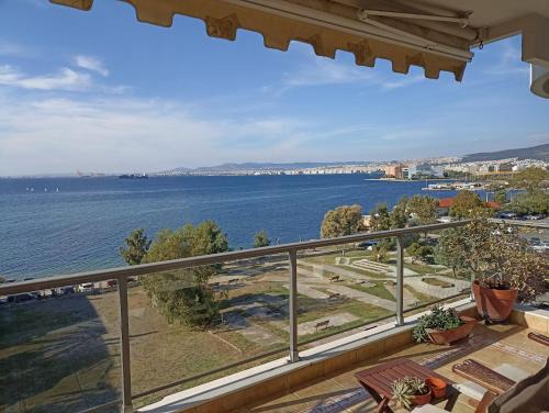 Seafront Family Apartment & free parking, the Cruiseflat