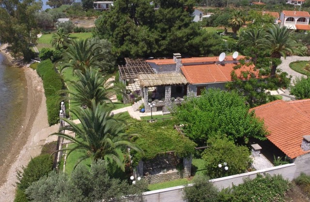 Seafront Luxury Villa w/3-en/suite BR & BBQ