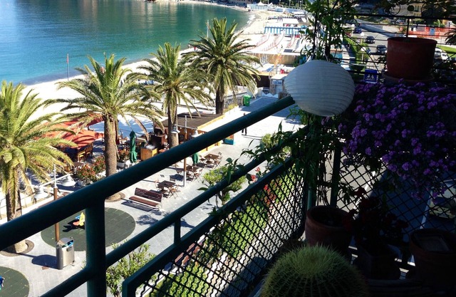 Seafront rentals 9beds