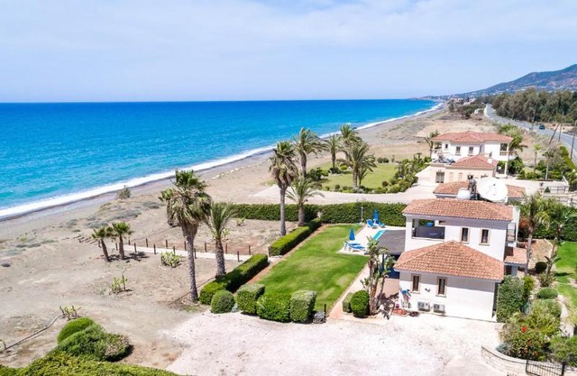 Seafront Villa Ocean Pearl - Private Beach Area & Pool