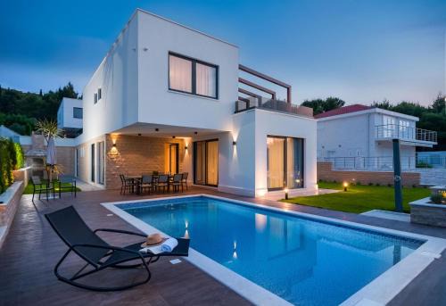 Seafront Villa Trogir Deluxe Jevan 6 Beautiful Bedrooms - Private Pool - Sauna