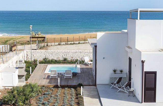 Seafront villa with pool near Syracuse, Sicily - Timo - 6 pax