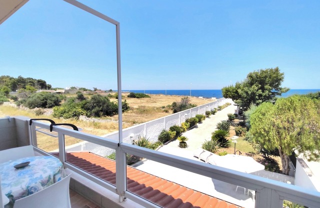 Seagull Apartment Bari sleeps 6, sea view with free parking