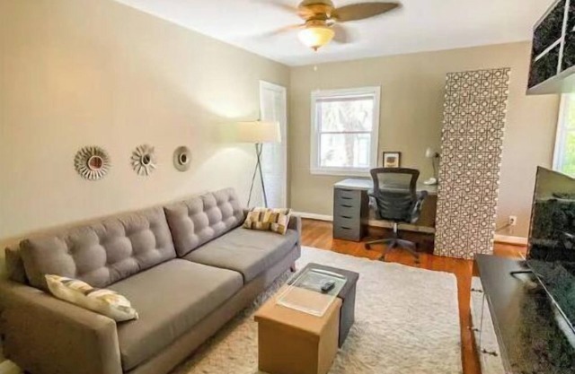 Sealy Suites D Historic East End - Walk to Beach, UTMB & Strand