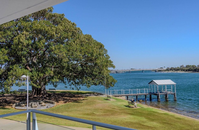 Seapoint 102 - 2 Bedroom Apartment