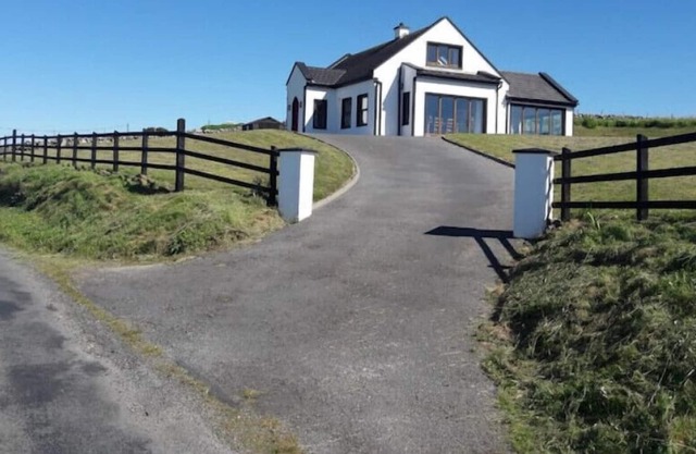 Seascape House with Stunning Views, close to beach and on the Wild Atlantic Way
