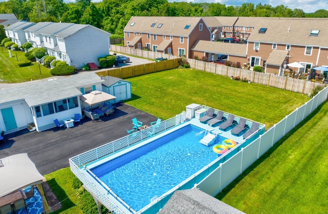 Seashell Cottages/JK Rentals - Cottage 1, 2 full beds, 1 twin