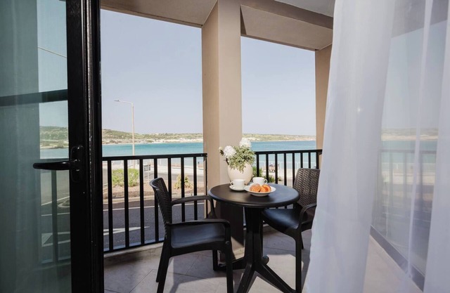 Seashore Flats seconds to sea by Homely Malta!