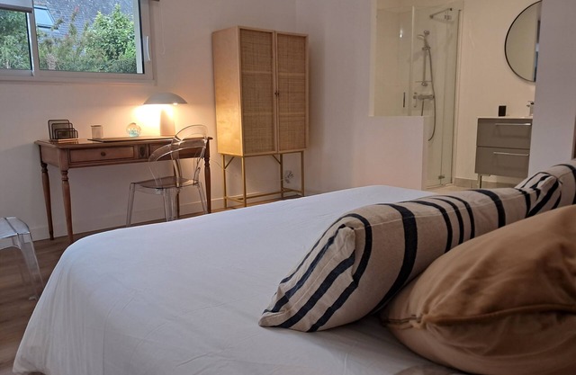 Seaside apartment, 3 minutes from the beach and shops.