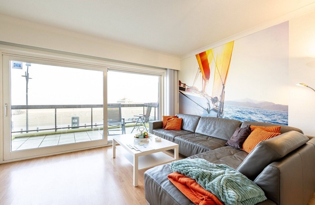 Seaside Apartment in Zeedijk near the Beach