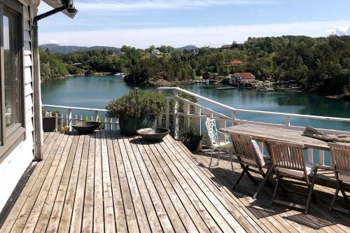 Seaside Cabin with panoramic view