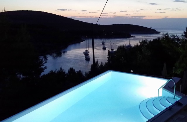 Seaside family friendly house with a swimming pool Cove Pribinja, Hvar (K-15324)