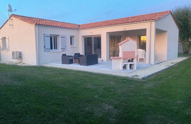 Seaside getaway: comfortable new house near the beaches of Royan