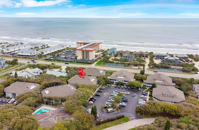 ★ Seaside Serenity ★ Walk to Beach + Roomy Stay ★