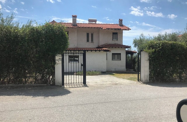 SeaStone Villa – Authentic Stone & Wood Retreat, 20m from the Sea. Chalkidiki