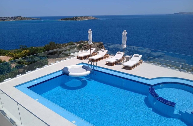 SeaWave Villa I, By Hellocrete