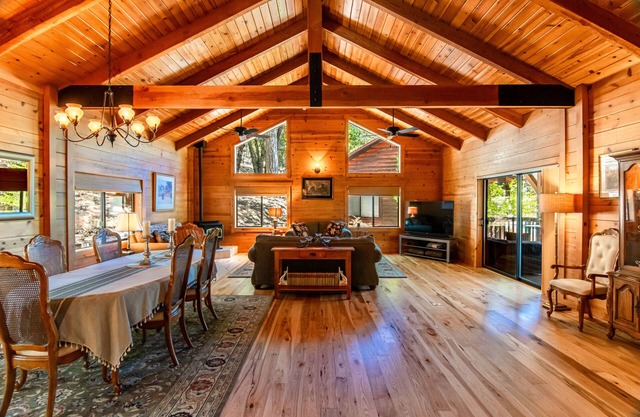 Secluded and PRIVATE Sierra Nevada Foothills vineyard home