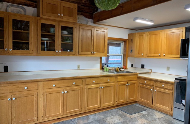 Secluded Authentic Log House w/valley view!