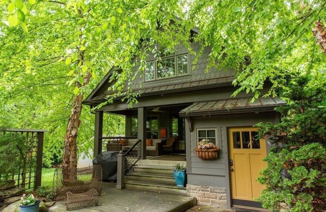 Secluded Cabin, Walkable Neighborhood, Serene