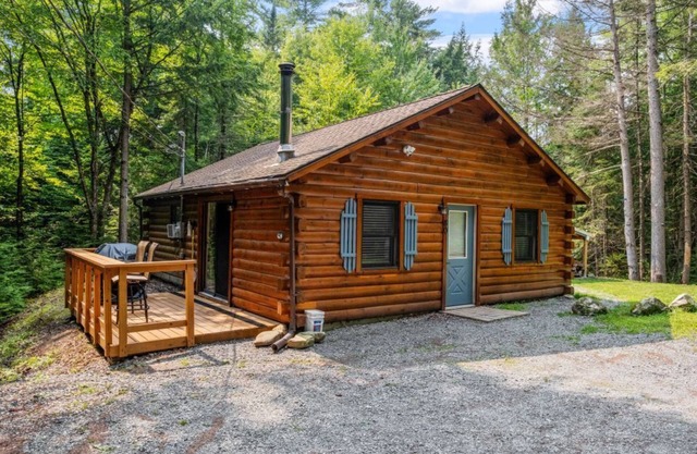 Secluded Cozy Cabin in Mountain Lake Community!