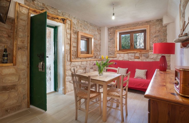 Secluded fisherman's cottage Cove Tvrdni Dolac, Hvar (K-13018)