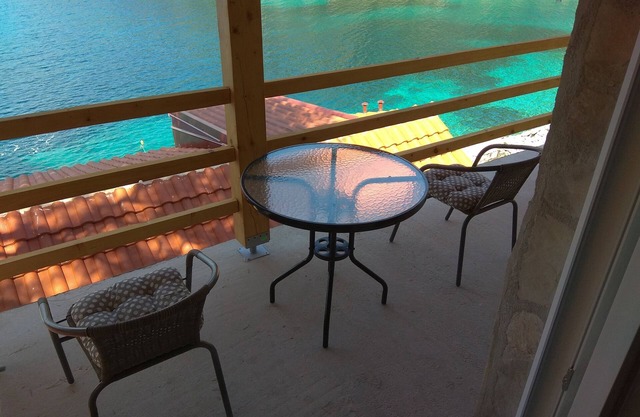 Secluded fisherman's cottage Cove Kozja, Hvar (K-16058)