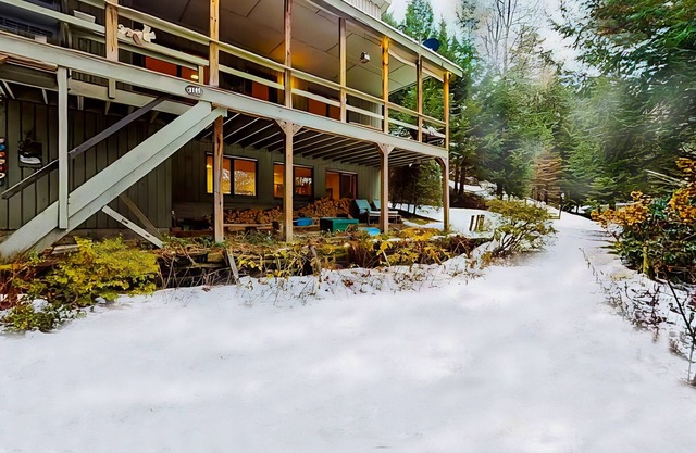 Secluded home w/covered porch and alpine views, near ski resorts, w/foosball