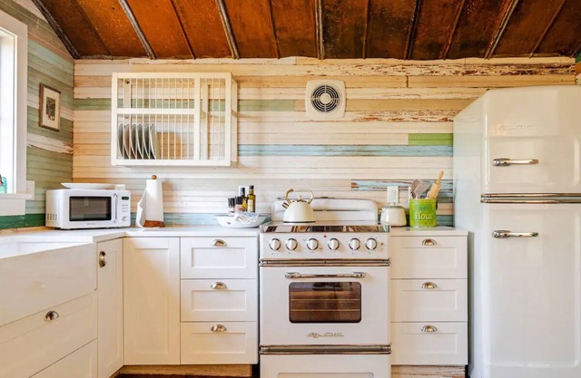 Secluded Mountaintop Cottage on 10 Acres